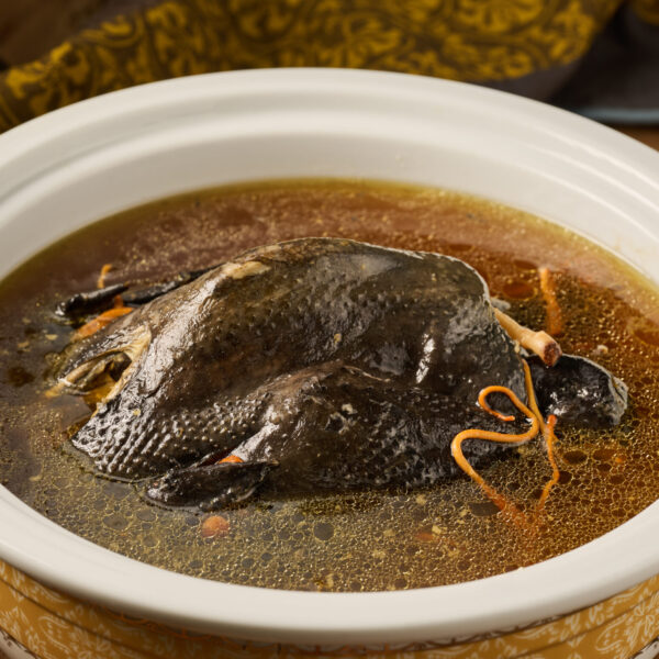 WUSEN STUDIO 人蔘烏⻣全雞湯